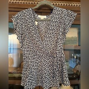 Monteau NWT LA Top sz large navy blue white flutter faux wrap top